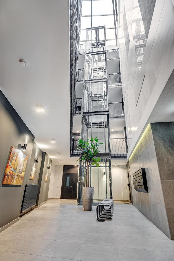 Happy Inn Presidential, Self Check-In, Parking In The Underground Garage VNO Exteriör bild