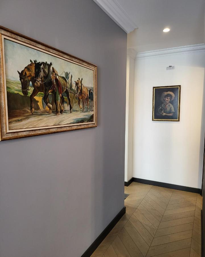 Happy Inn Presidential, Self Check-In, Parking In The Underground Garage VNO Exteriör bild