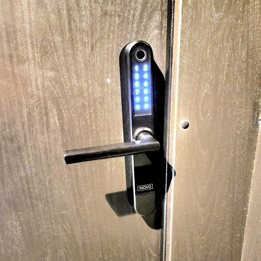 Happy Inn Presidential, Self Check-In, Parking In The Underground Garage VNO Exteriör bild