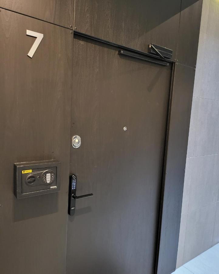 Happy Inn Presidential, Self Check-In, Parking In The Underground Garage VNO Exteriör bild