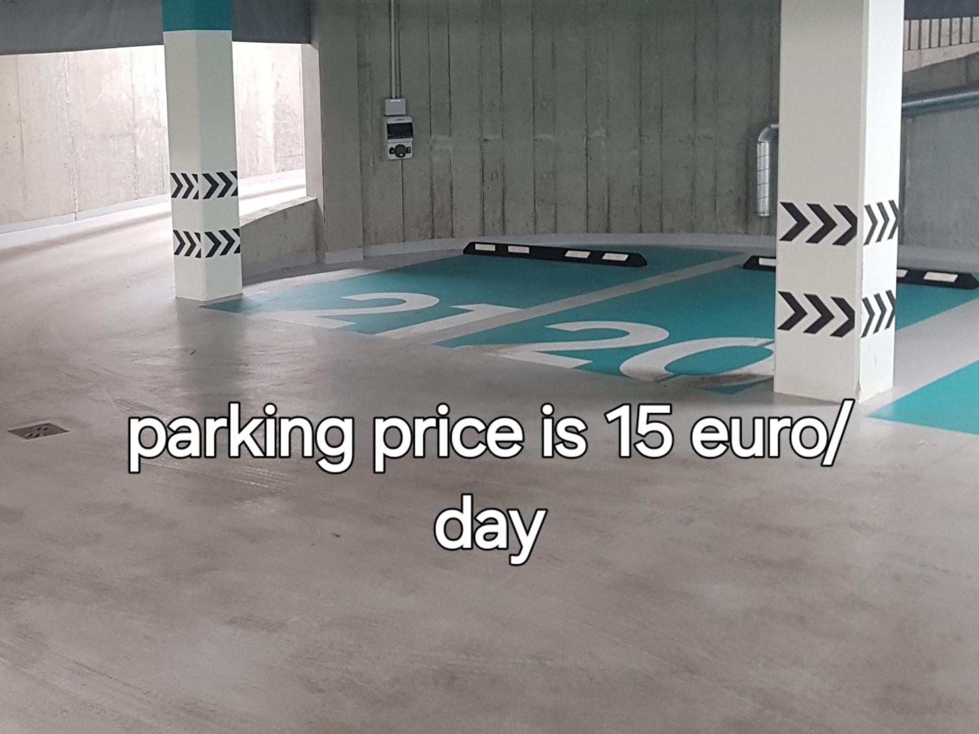Happy Inn Presidential, Self Check-In, Parking In The Underground Garage VNO Exteriör bild