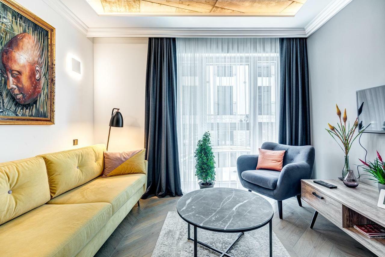Happy Inn Presidential, Self Check-In, Parking In The Underground Garage VNO Exteriör bild