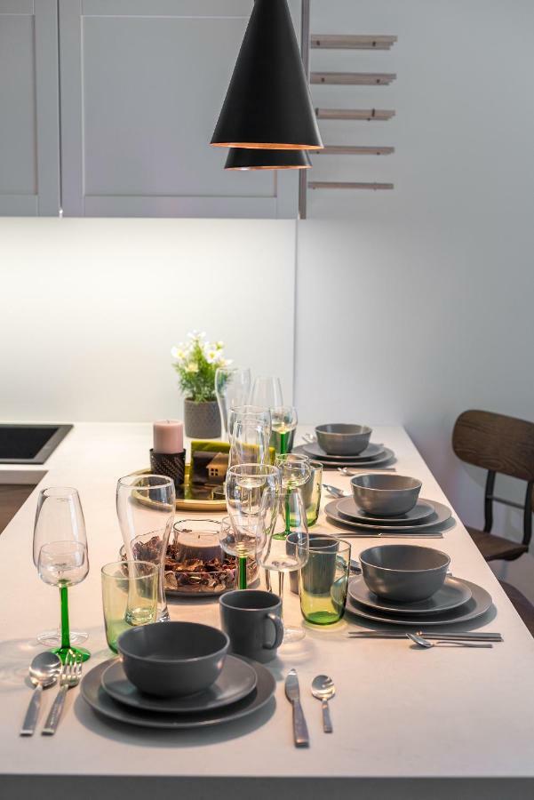 Happy Inn Presidential, Self Check-In, Parking In The Underground Garage VNO Exteriör bild